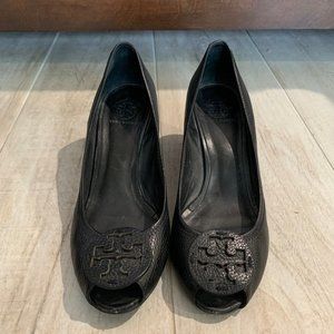 Tory Burch- =Black Leather Wedge